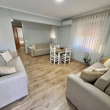 Floor 1 Apartman